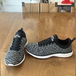 APL Women’s TechLoom Phantom Black/White/Melange, size 7.5